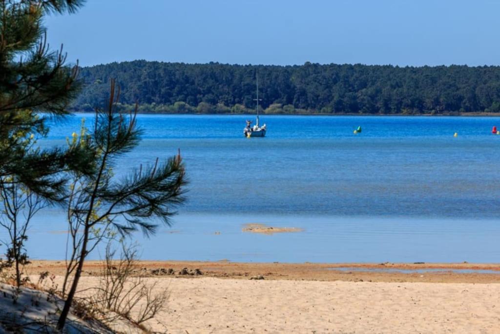 Maison Proche Du Lac ! Hourtin Bagian luar foto